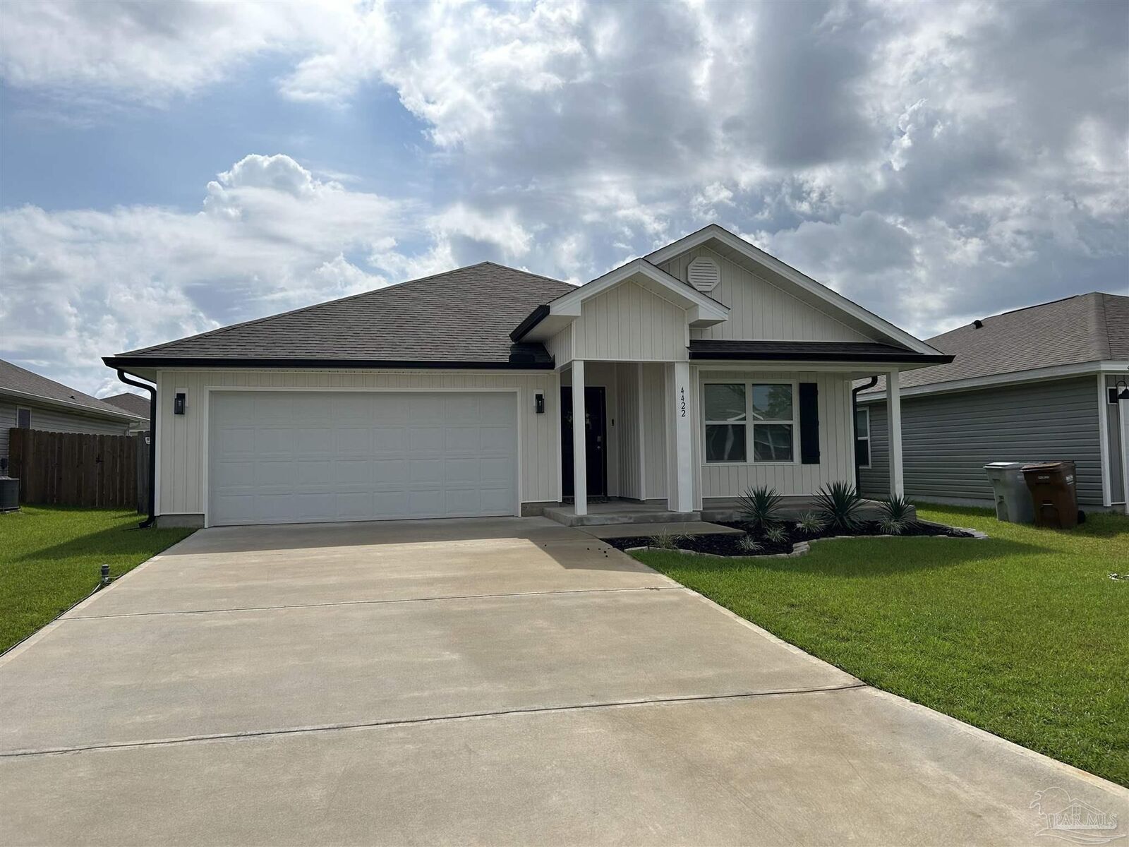 Property Photo: 4422 Tiger Oak Ct FL 32571