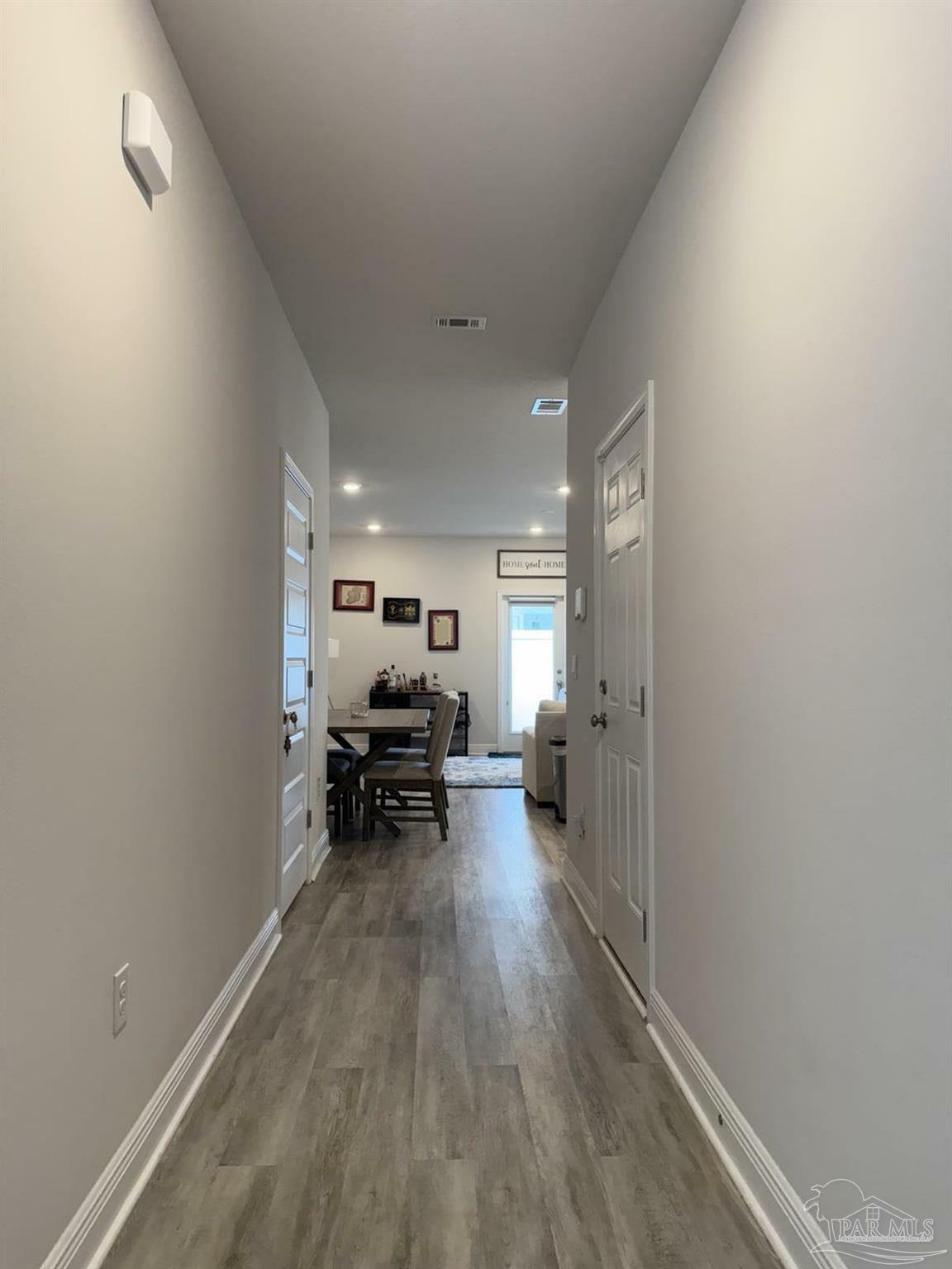 Property Photo: 1001 McLaren Cir FL 32547
