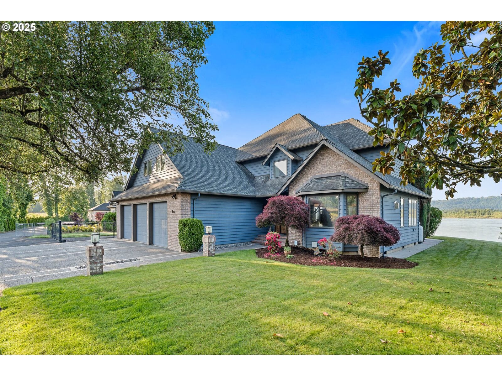 Property Photo:  954 S A St  WA 98671 