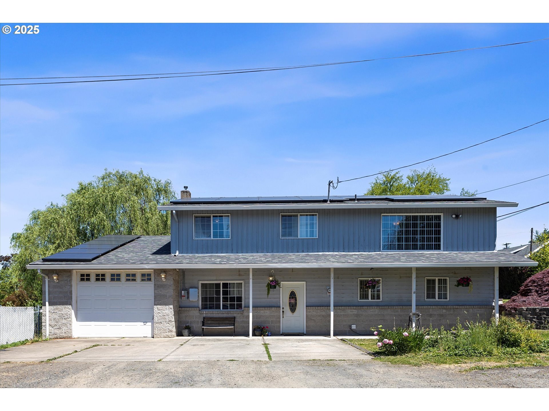 Property Photo: 410 W Jefferson St OR 97111