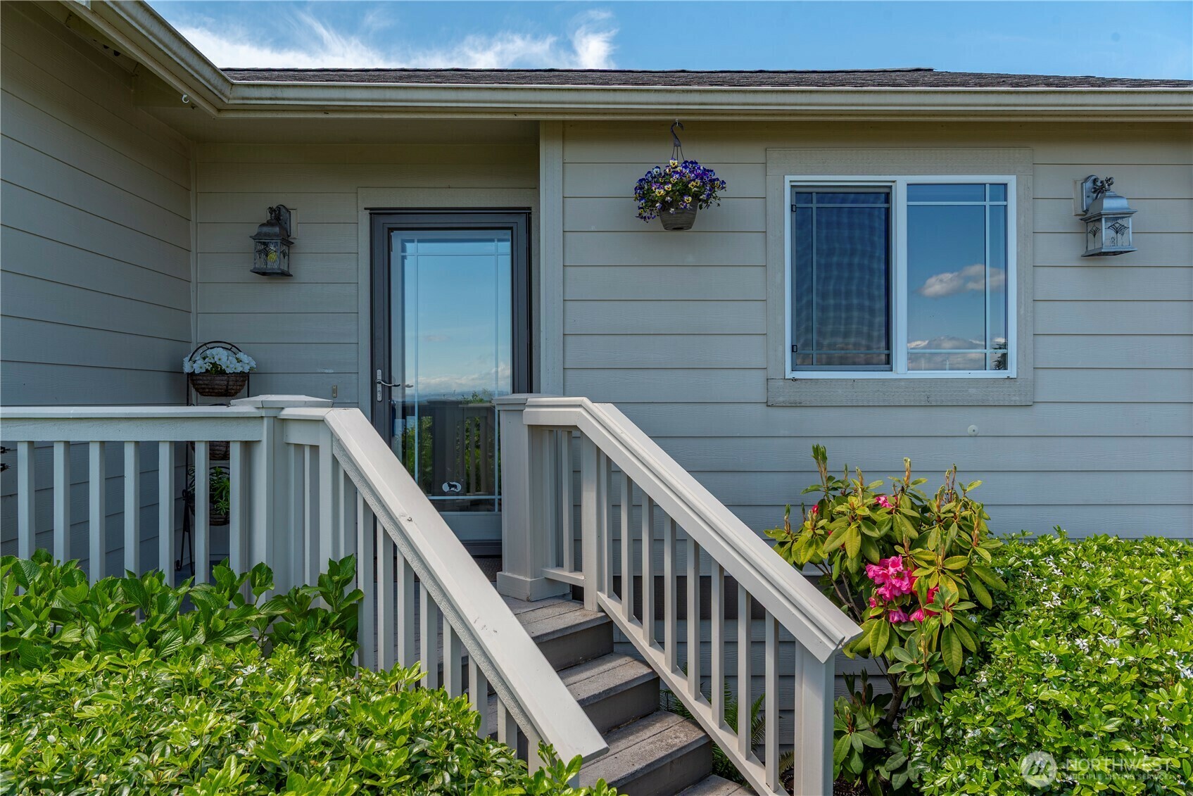 Property Photo: 1257 Canterbury Lane WA 98277