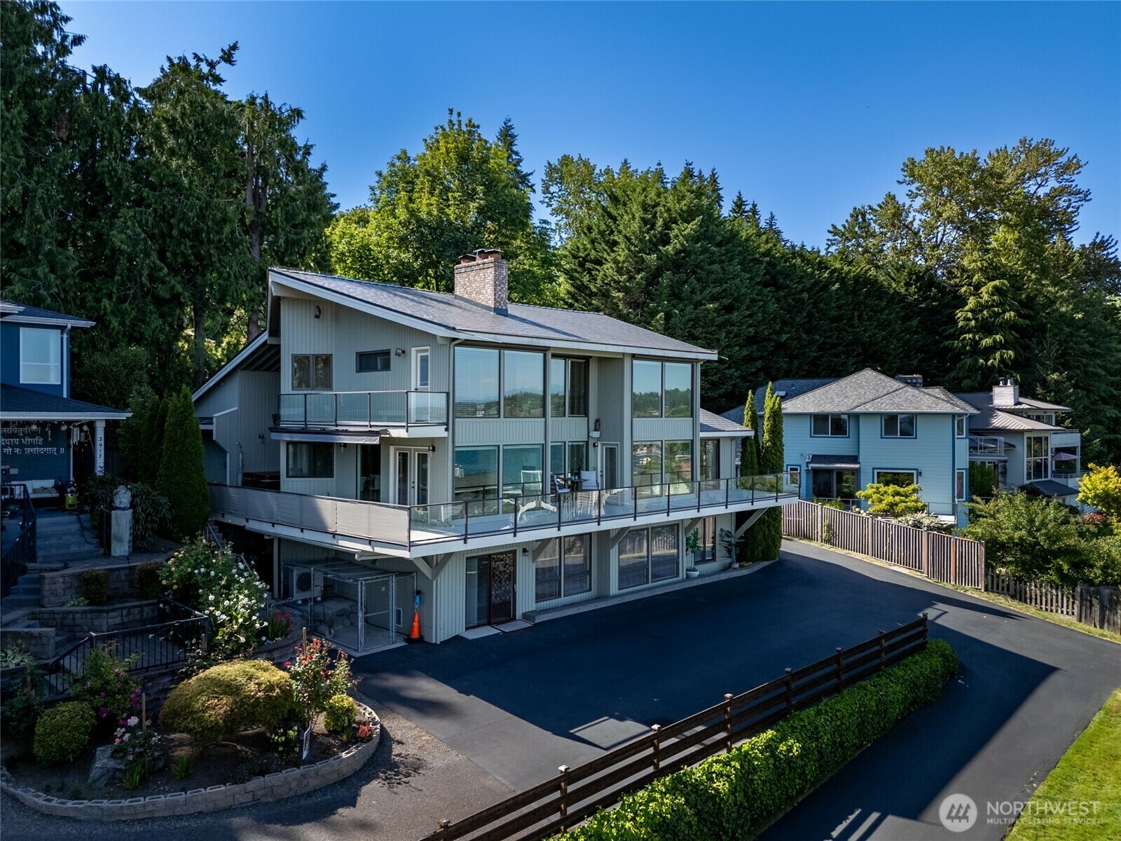 Property Photo: 3911 NE 158th Lane WA 98155