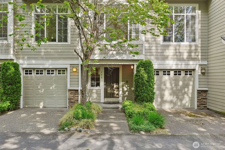 Property Photo: 11800 SE 4th Place 203 WA 98005
