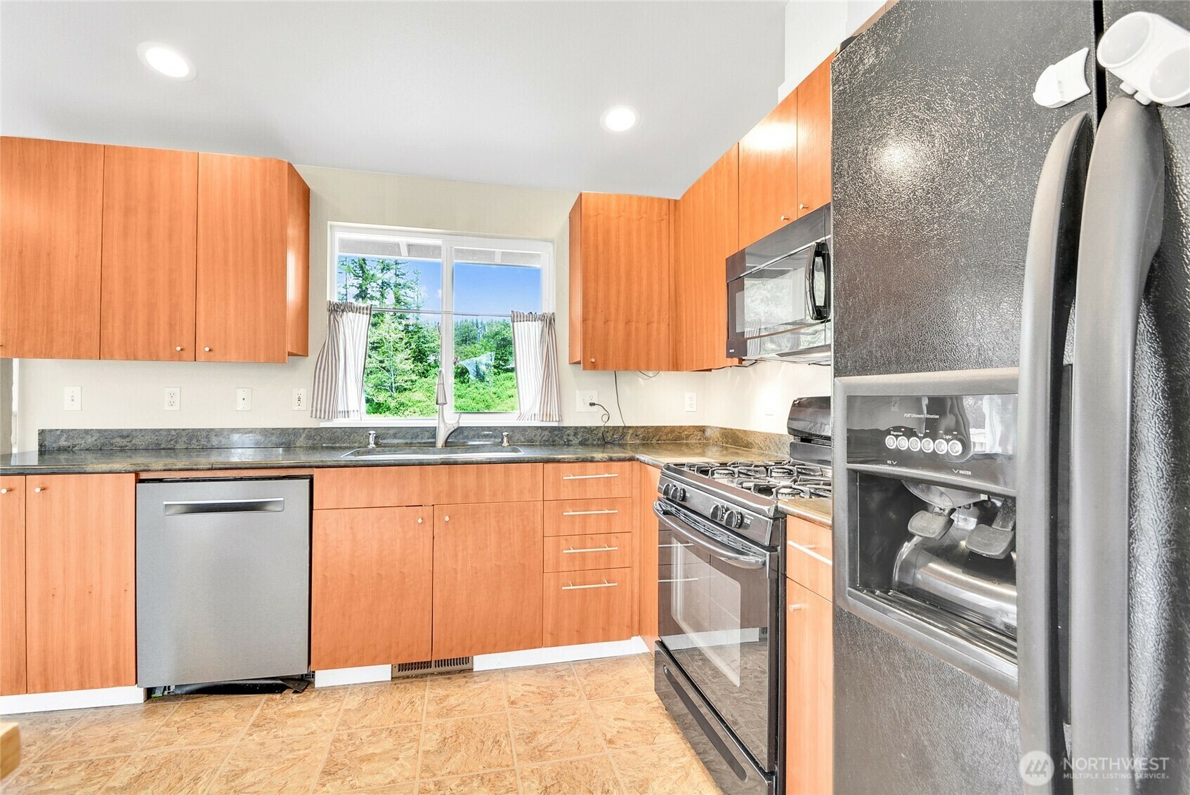Property Photo:  302 N Park Drive  WA 98294 