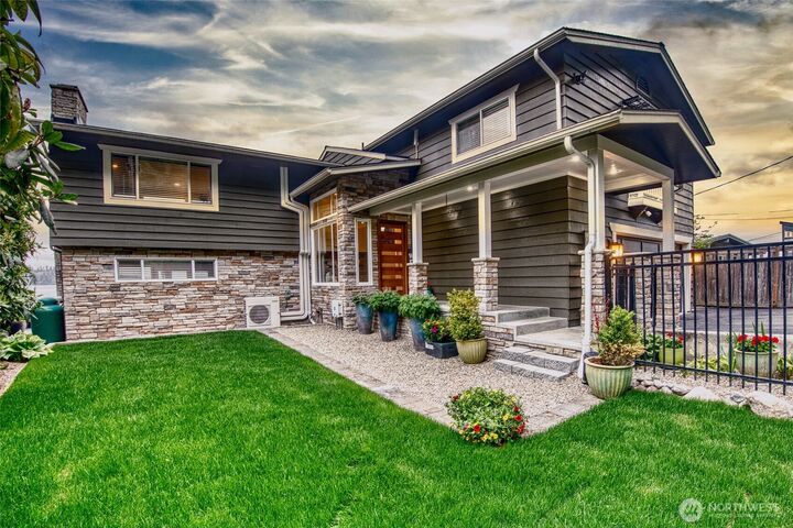 Property Photo:  10879  Point Vashon Drive SW  WA 98070 