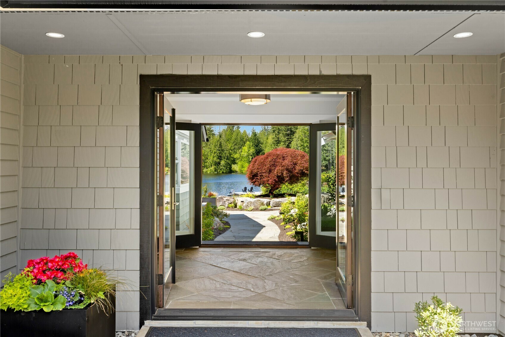 Property Photo: 2045 E Beaver Lake Drive SE WA 98075