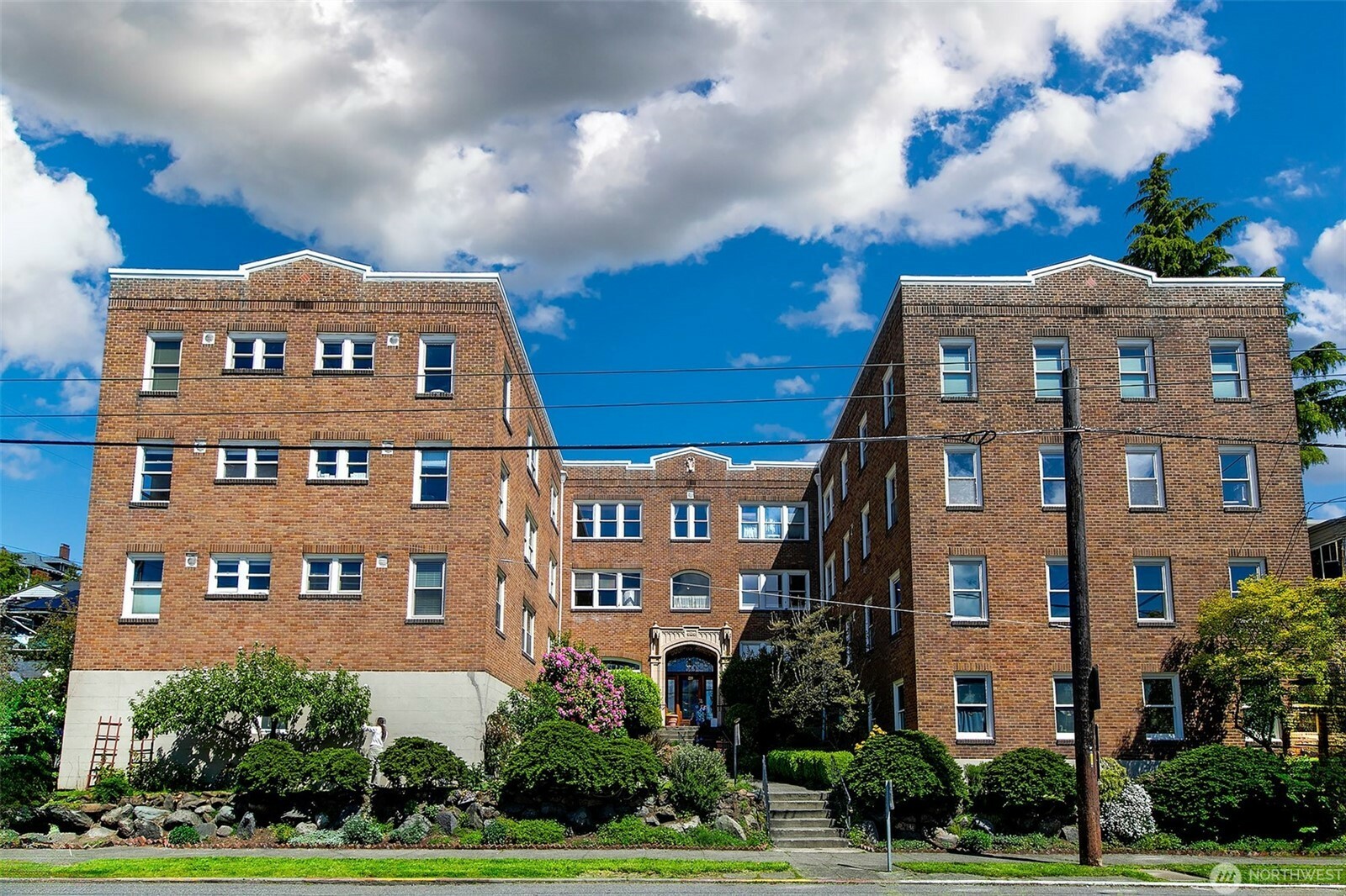 Property Photo: 220 W Olympic Place 309 WA 98119