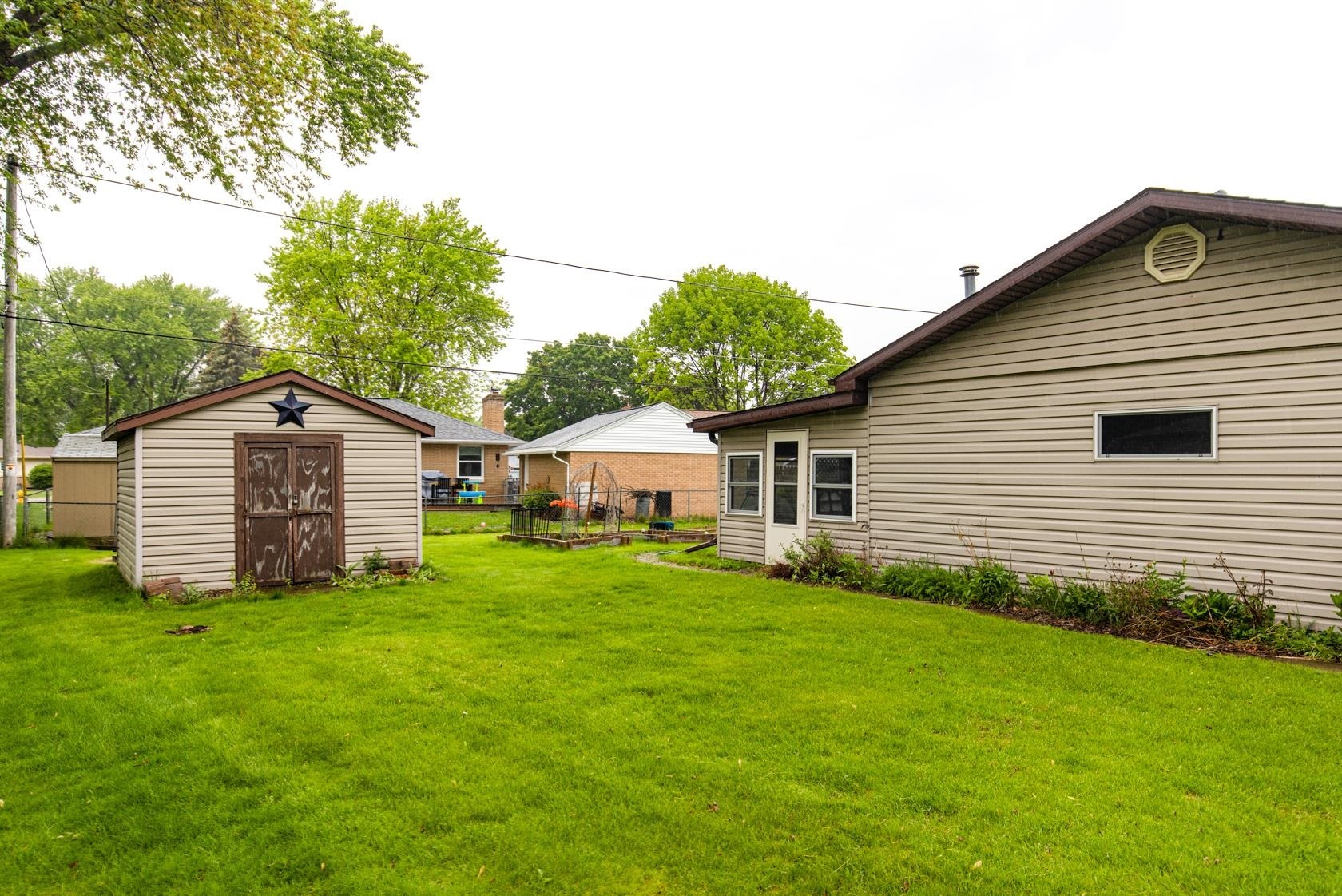 Property Photo: 1400 Sunset Lane WI 54952