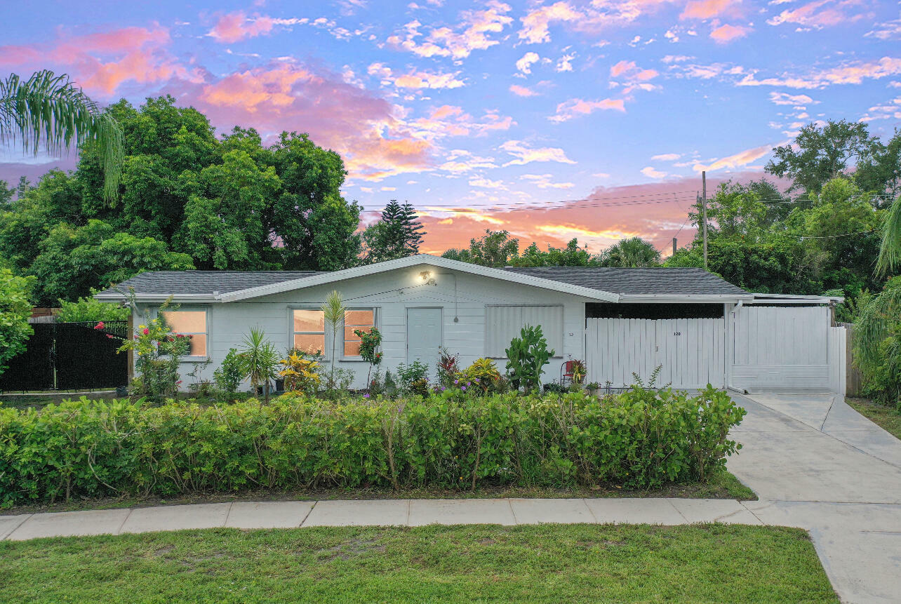 Property Photo: 120 Banyan Drive FL 34952