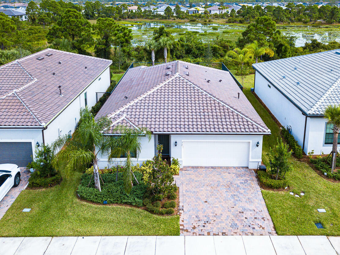 Property Photo: 517 SE Crathes Street FL 34984