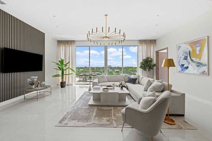 Property Photo: 246 NE 6th Avenue Ph1 FL 33483