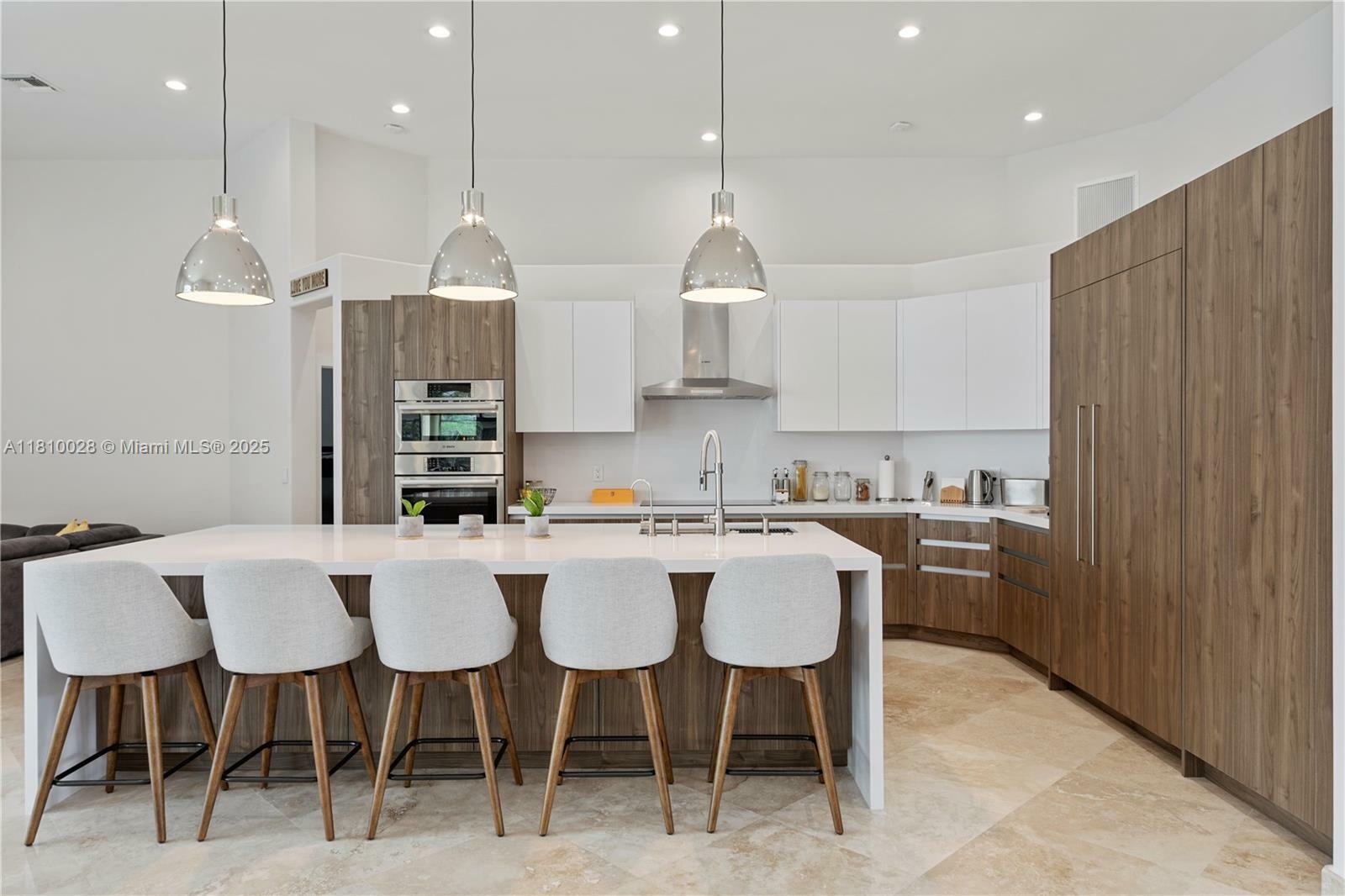 Property Photo: 146 Dockside Cir FL 33327
