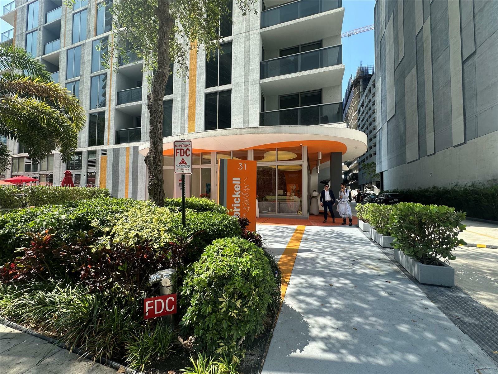 Property Photo: 31 SE 6th St 1603 FL 33131