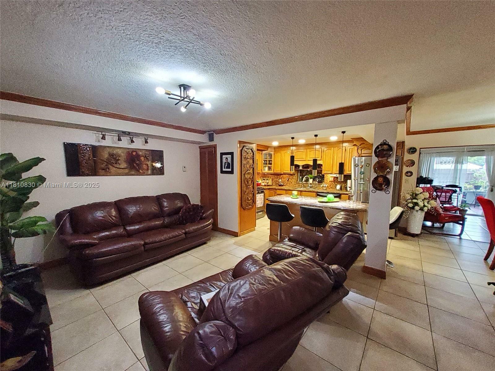 Property Photo: 11389 SW 65th St FL 33173