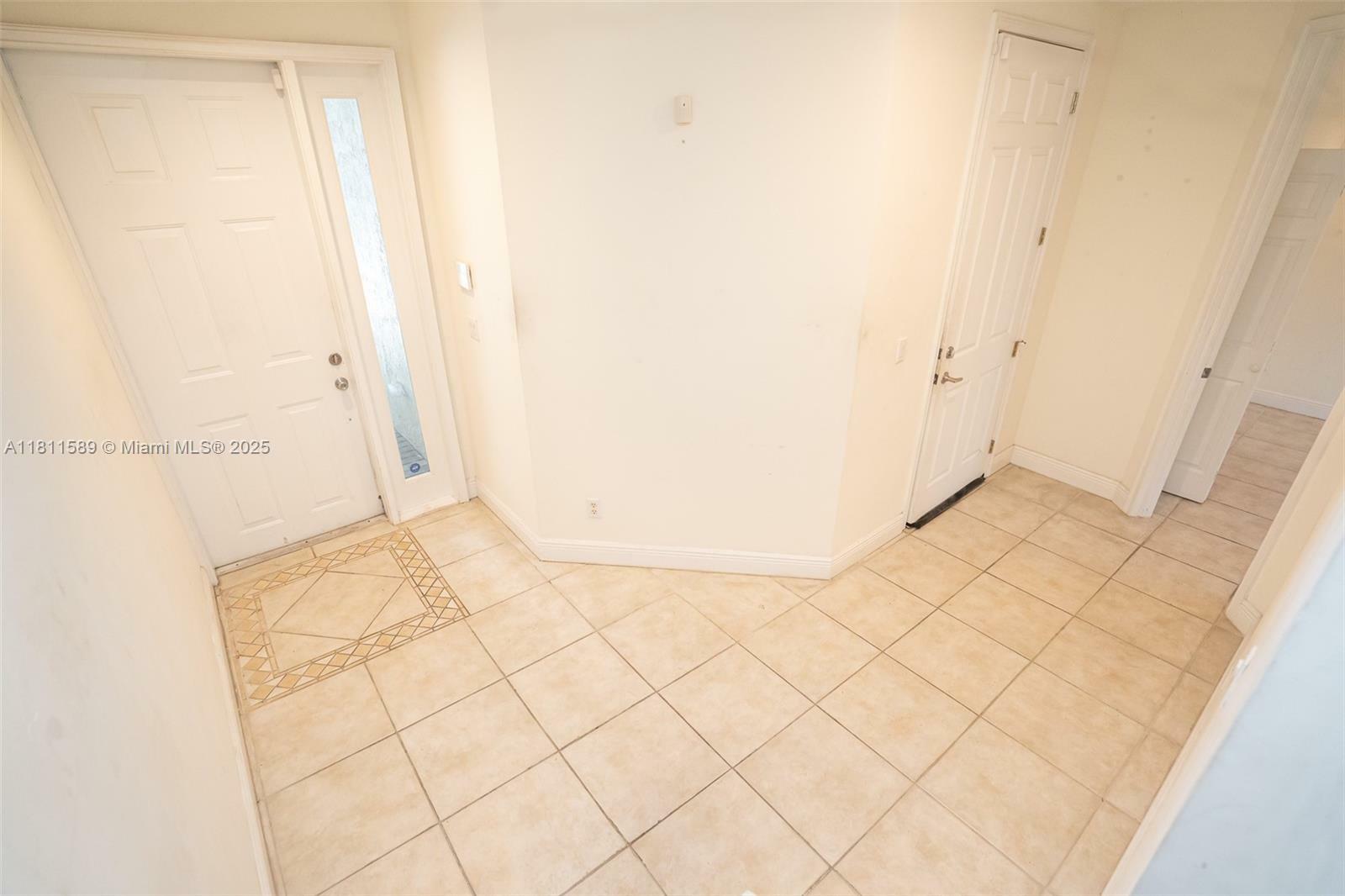Property Photo: 2685 NE 9th Ave 4 FL 33334