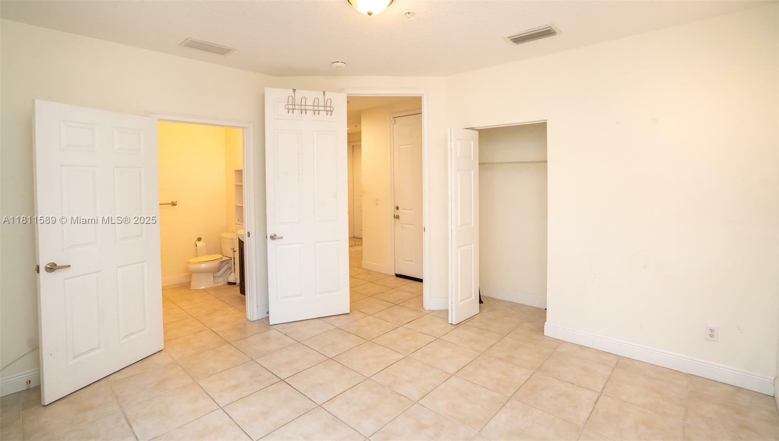 Property Photo: 2685 NE 9th Ave 4 FL 33334