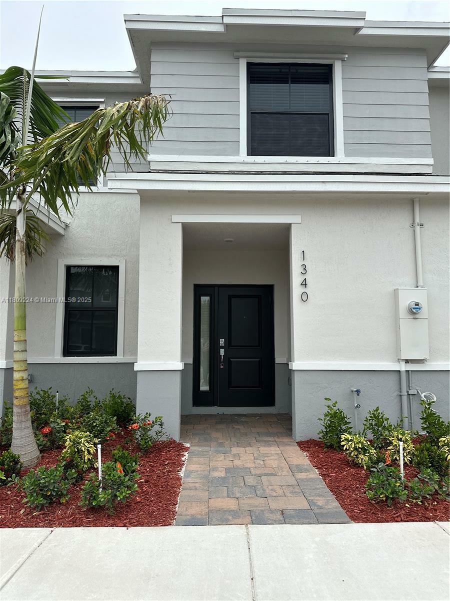 Property Photo:  1340 NE 3rd Ave 1340  FL 33034 