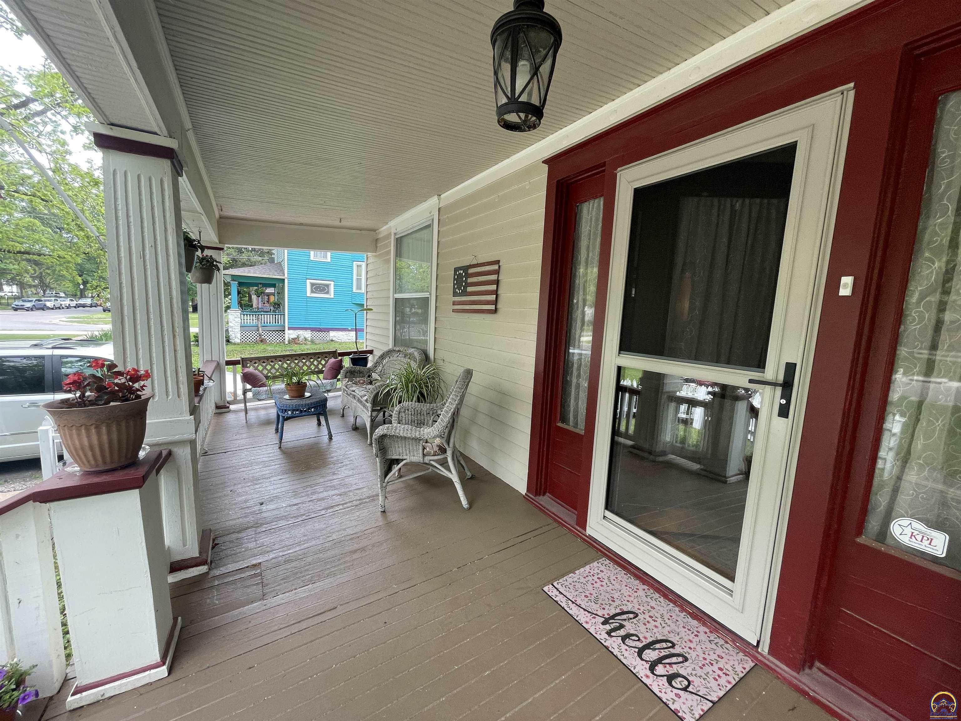 Property Photo: 1131 SW Western Ave KS 66604