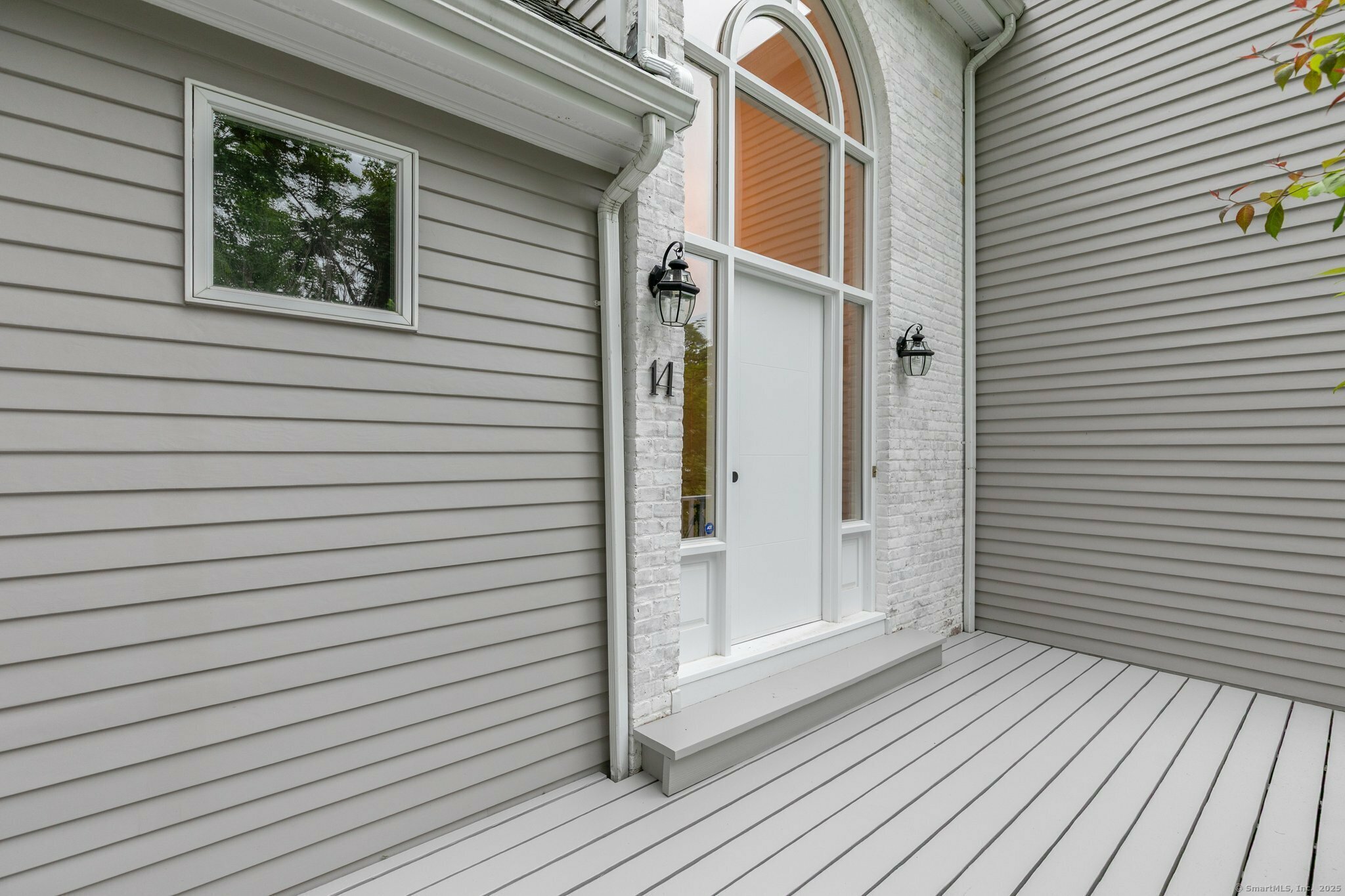 Property Photo: 14 The Mews CT 06880