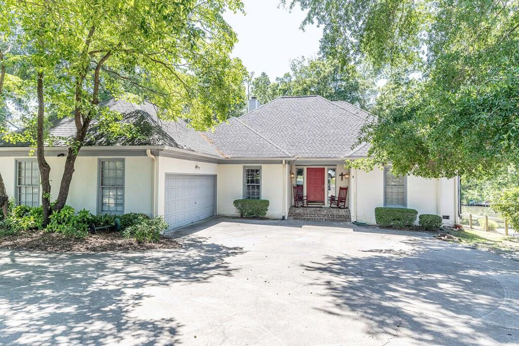Property Photo: 409 Santee Drive SC 29142