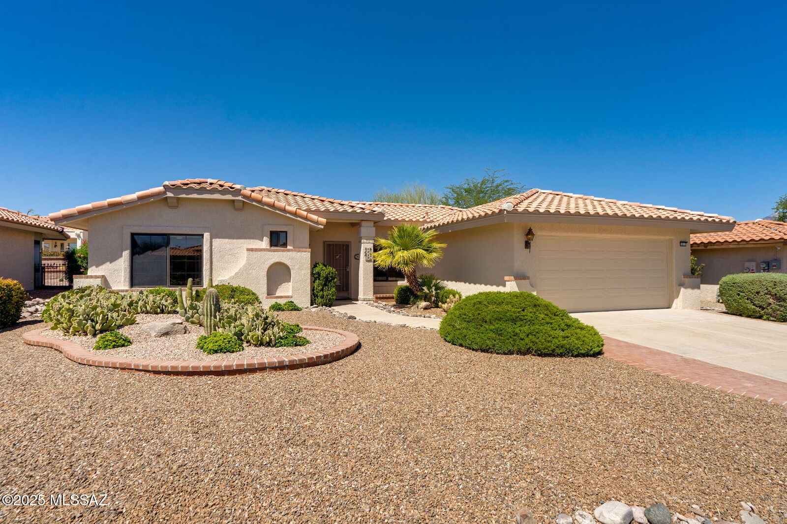 Property Photo: 1017 E Seven Palms Drive AZ 85755
