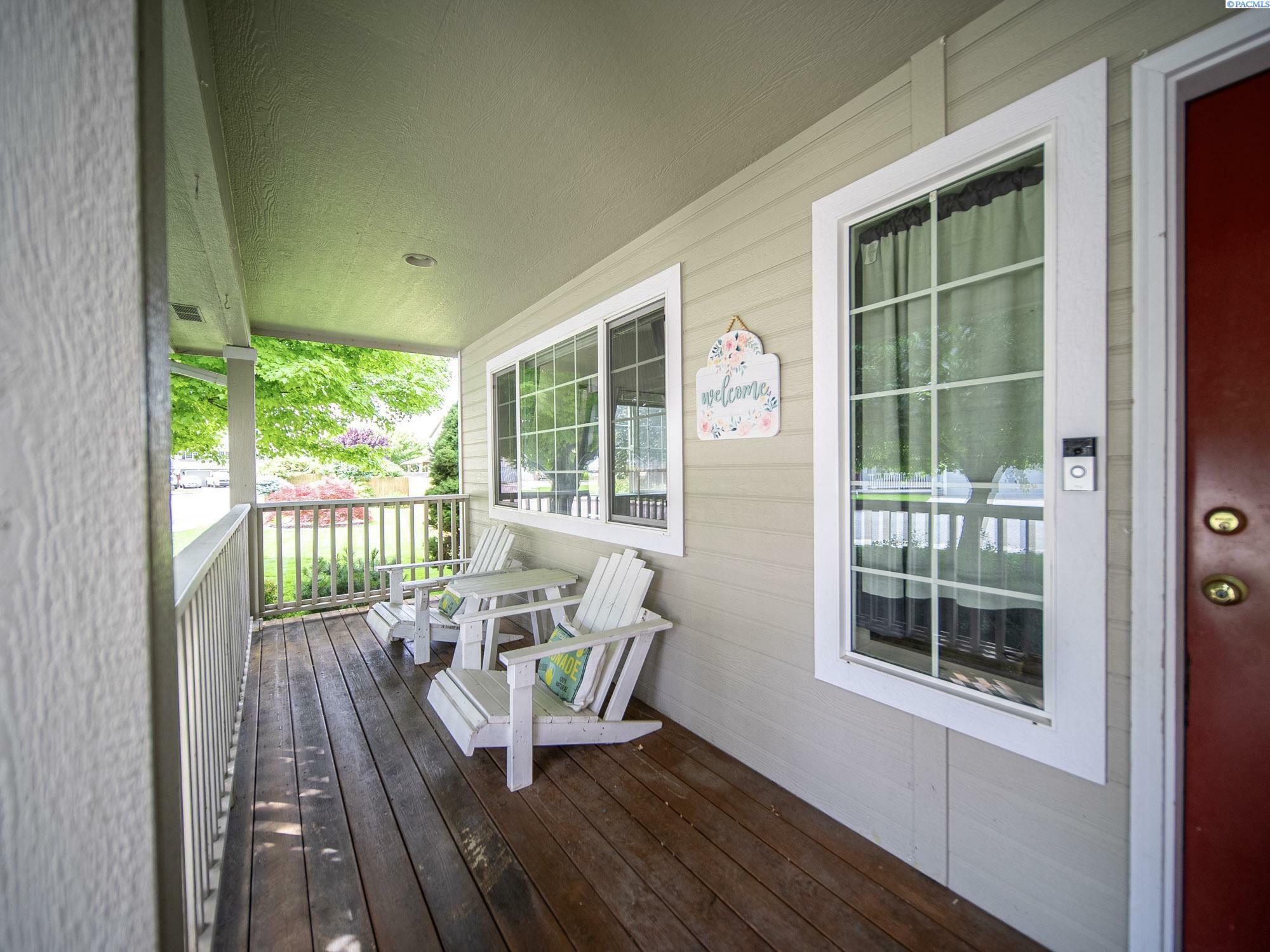 Property Photo: 612 S Young St. WA 99336-0000