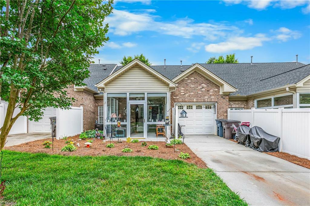 Property Photo: 1627 Crestlawn Trail NC 27040