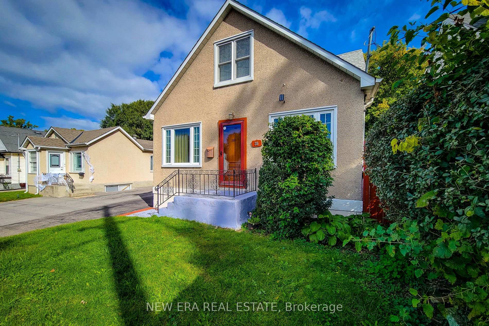 Property Photo: 38 Haig Street ON L2R 2K8