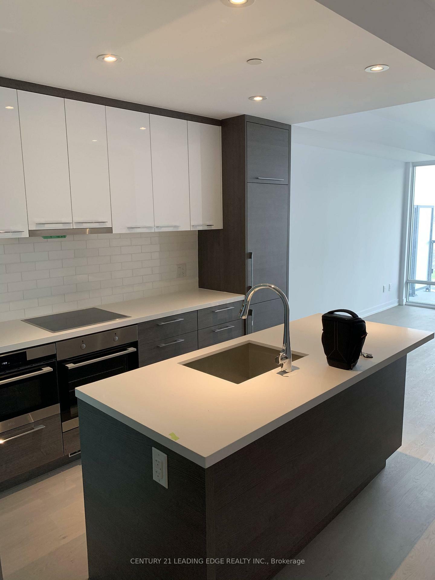 Photo de la propriété: 488 University Avenue 3301 ON M5G 0C1