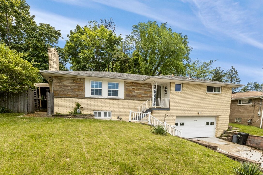 Property Photo:  1105 Greentree Rd  PA 15220 