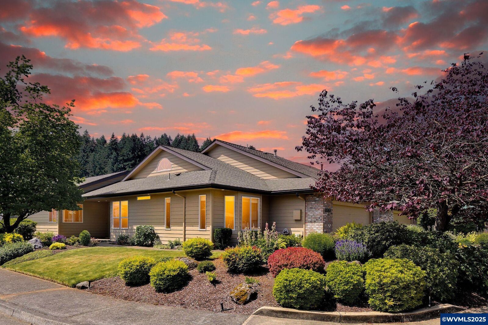 Property Photo: 1110 Pawnee Cir SE OR 97306