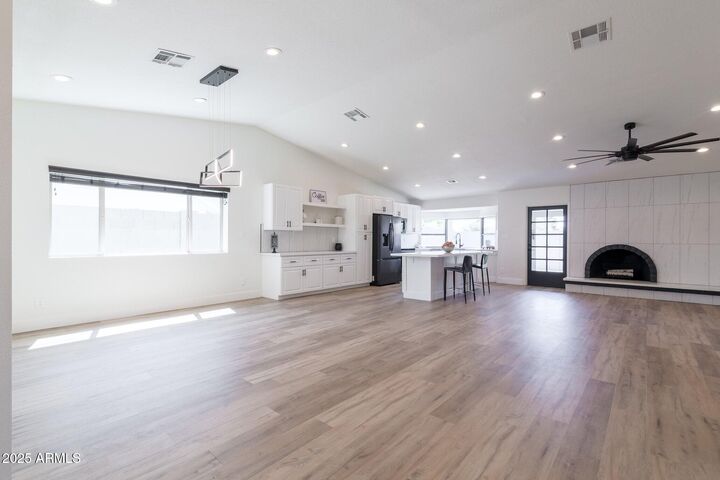 Property Photo: 2309 W Naranja Avenue AZ 85202