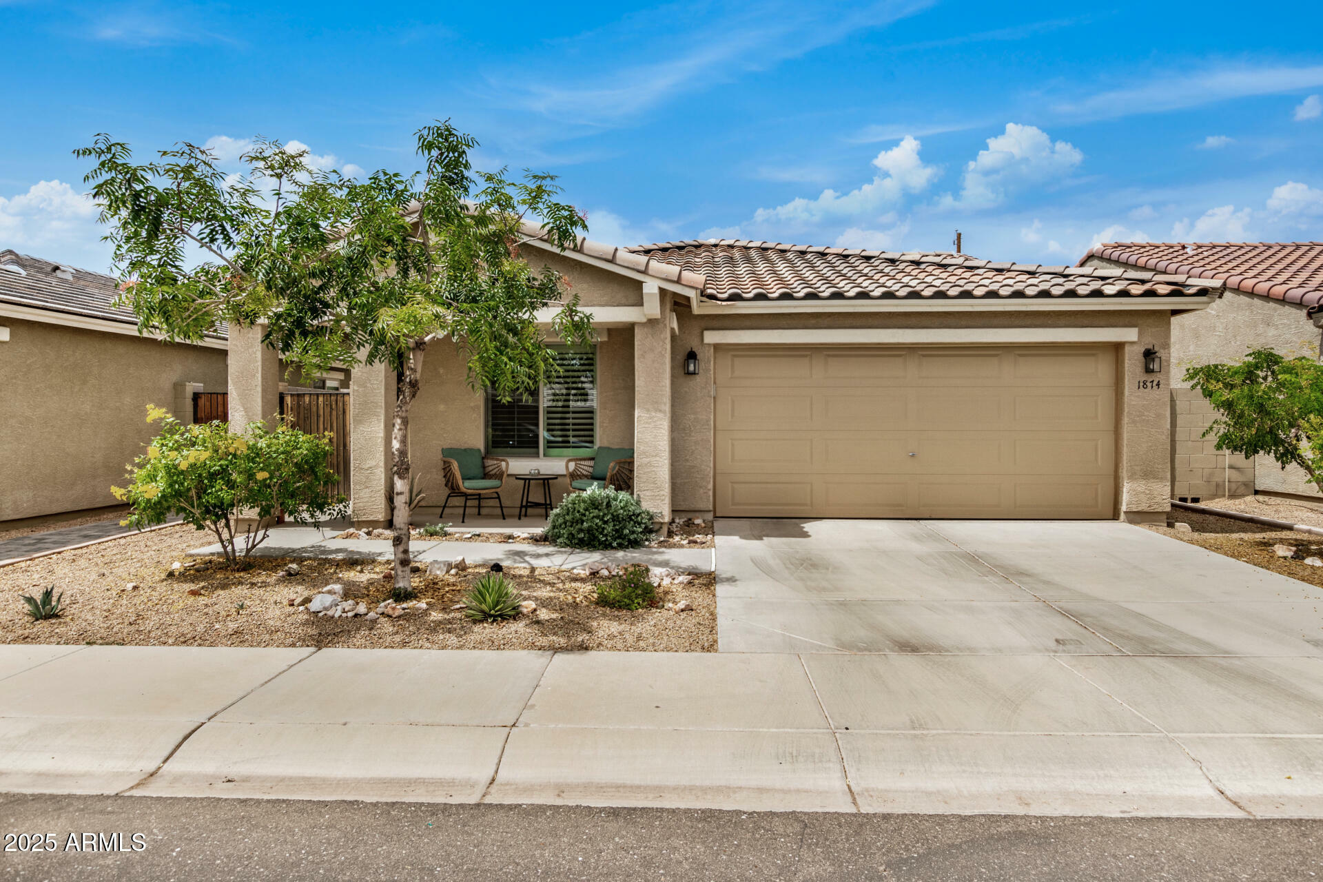 Property Photo:  1874 E Mesquite Avenue  AZ 85119 