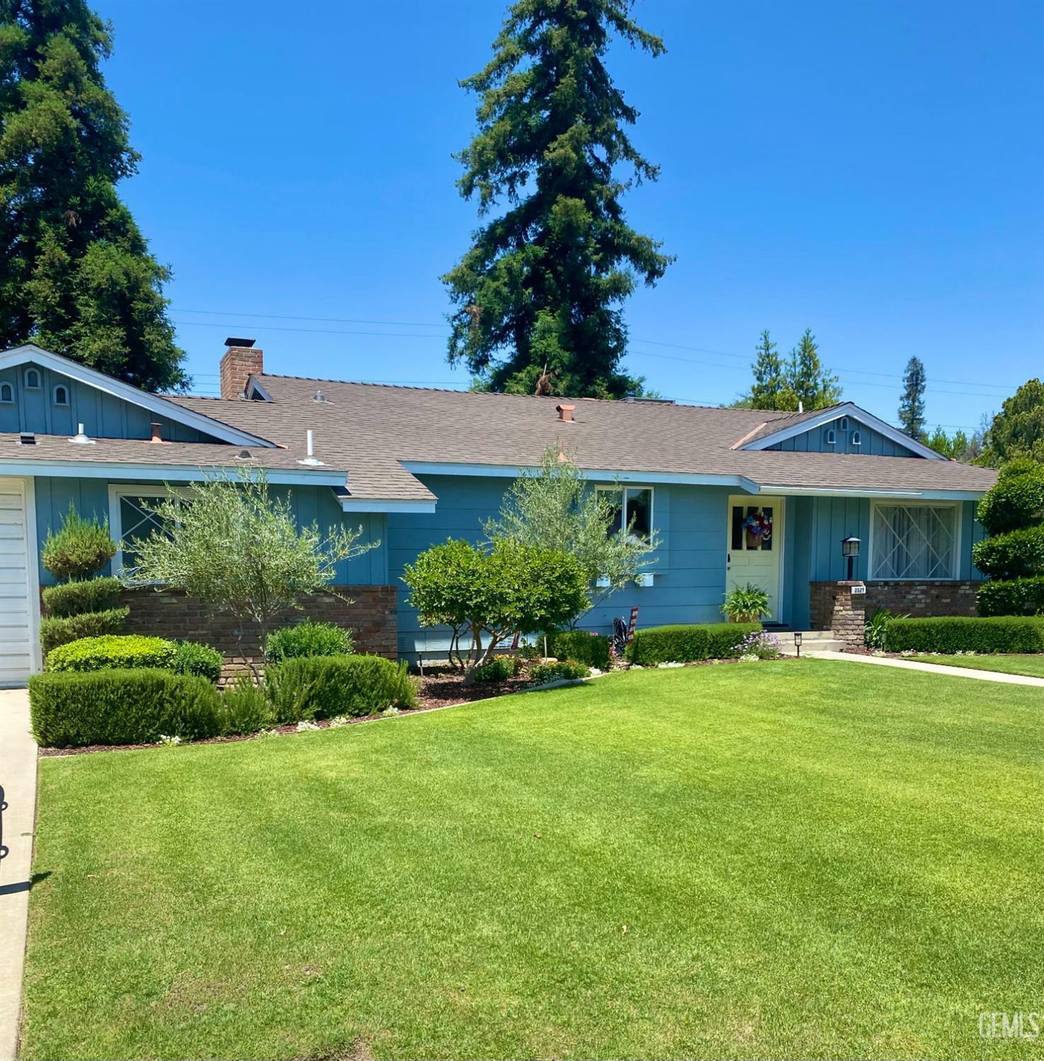 Property Photo: 2527 Pine Street CA 93301