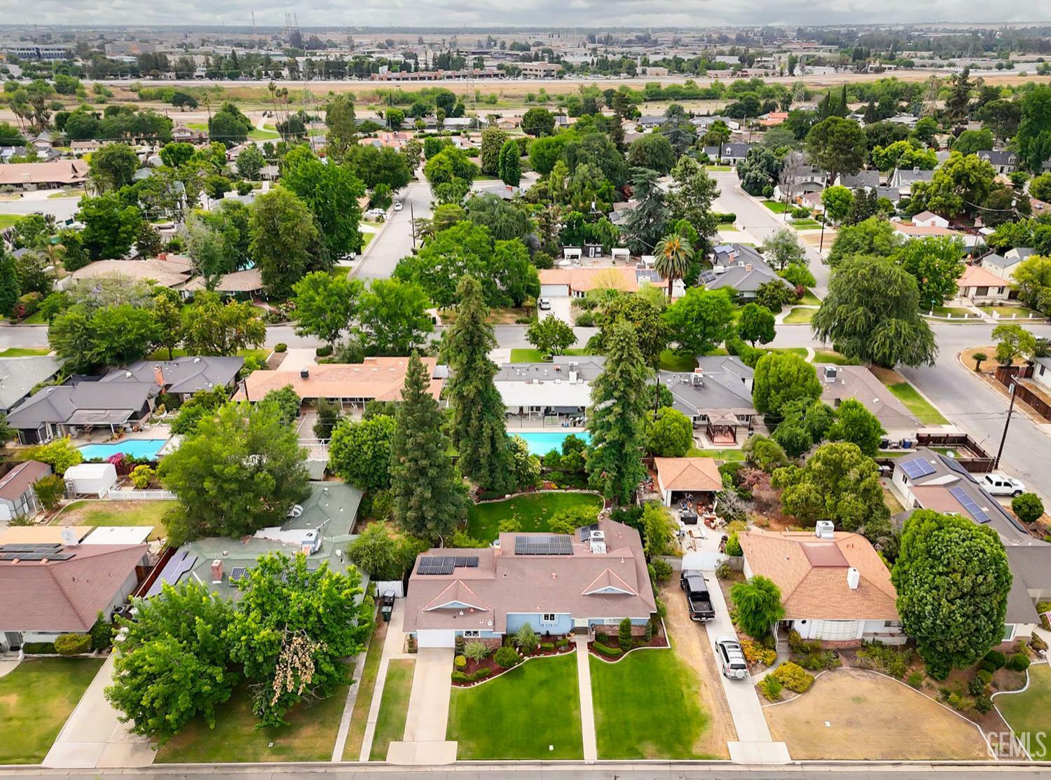 Property Photo: 2527 Pine Street CA 93301