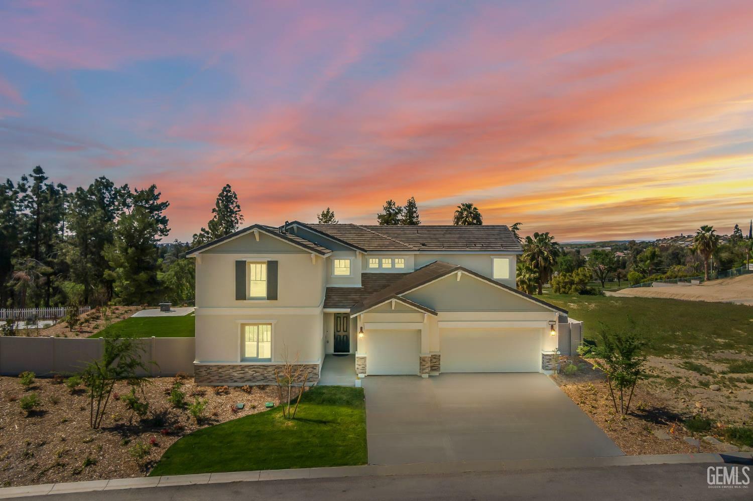 Property Photo: 5609 Levanto Street CA 93306