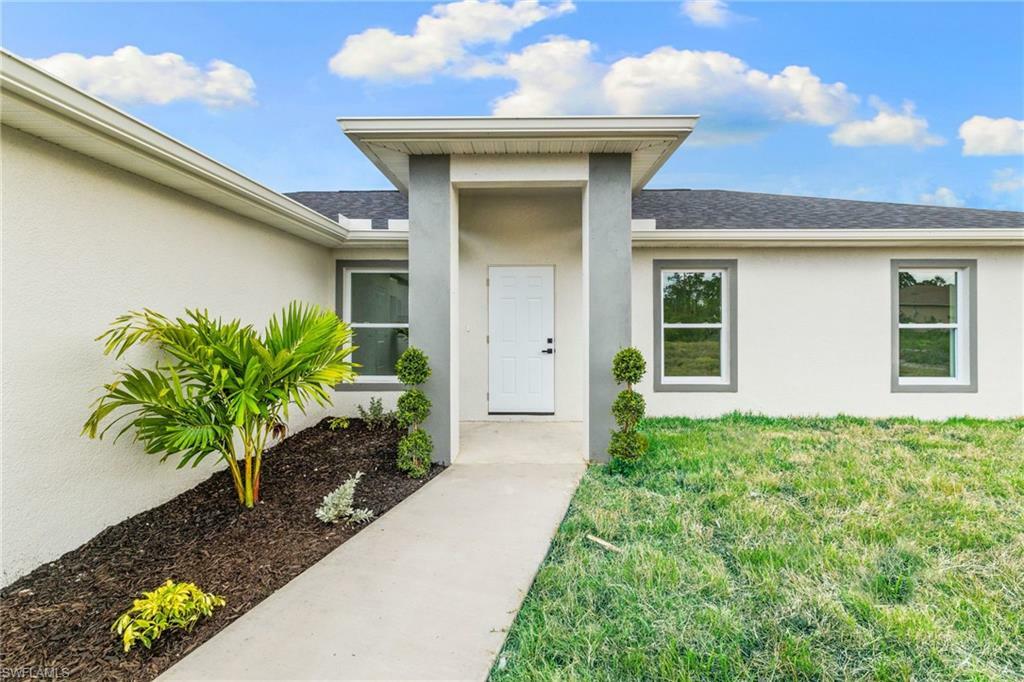 Property Photo: 955 Plantation Rd FL 33974