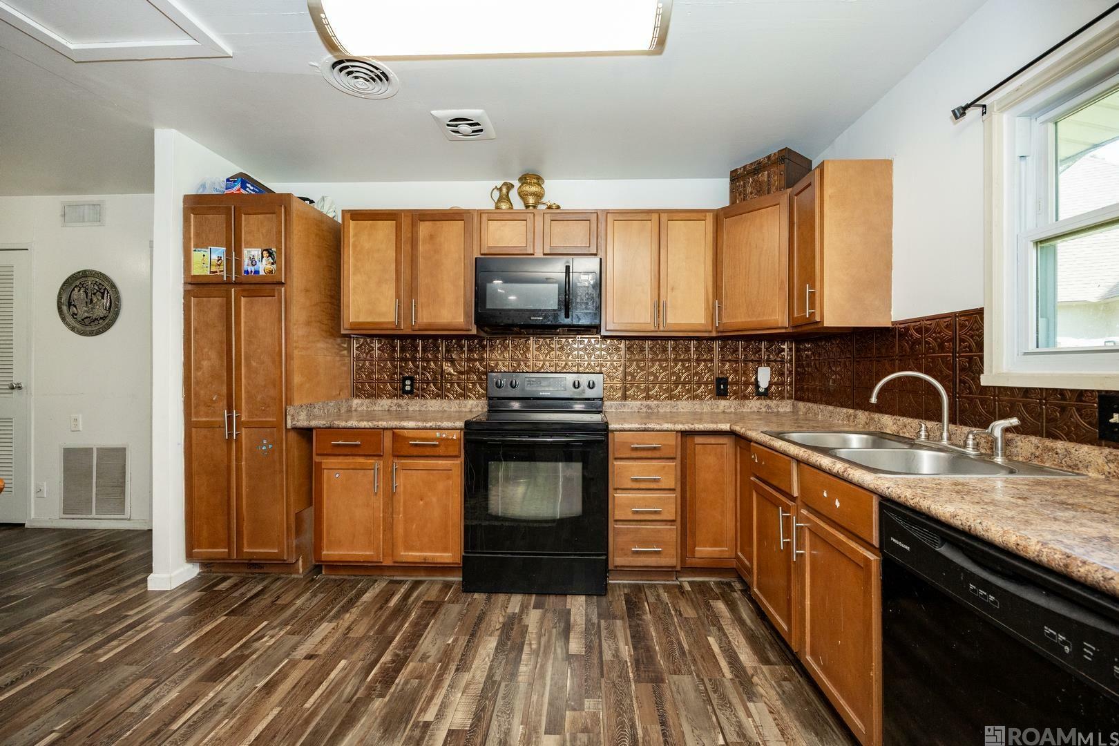 Property Photo:  8724 Field Dr  LA 70809 