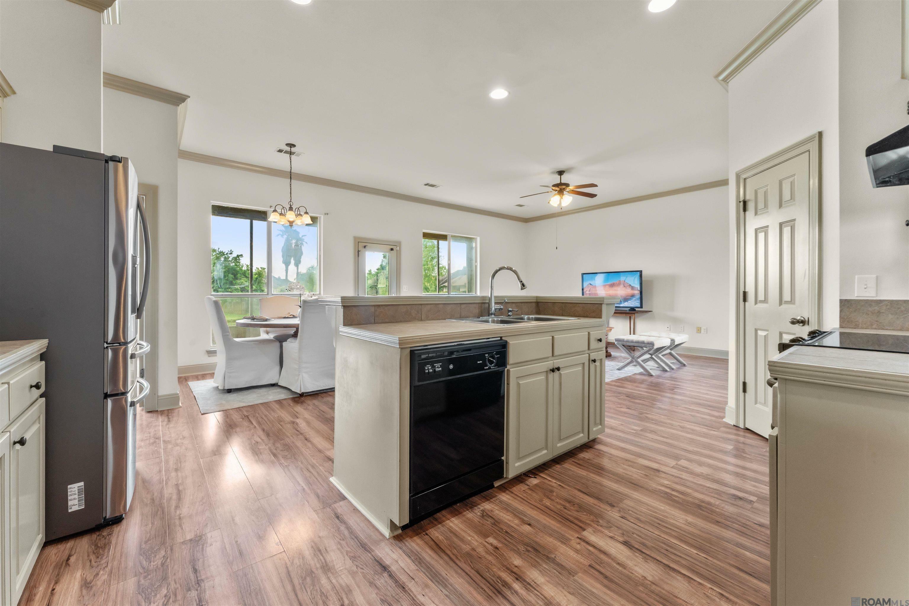 Property Photo: 2821 Nicholson Lake Dr LA 70810