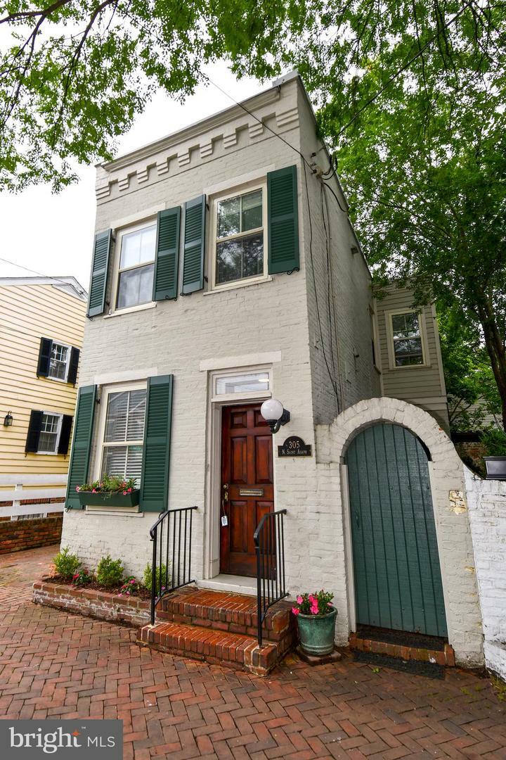 Property Photo:  305 N Saint Asaph Street N  VA 22314 