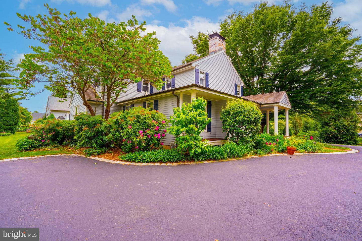 Property Photo:  7 Finch Court  NJ 08550 