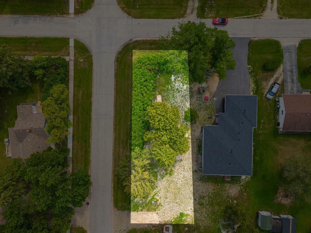 Property Photo: 27 Cedar Avenue MB R0E 0R0