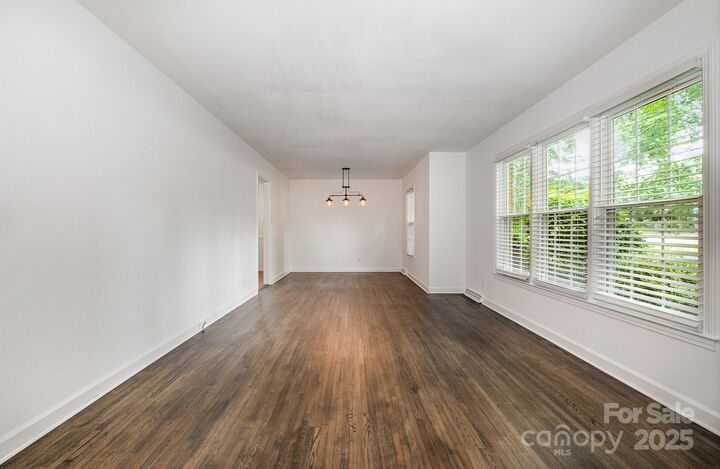 Property Photo: 5926 Sharon Road NC 28210