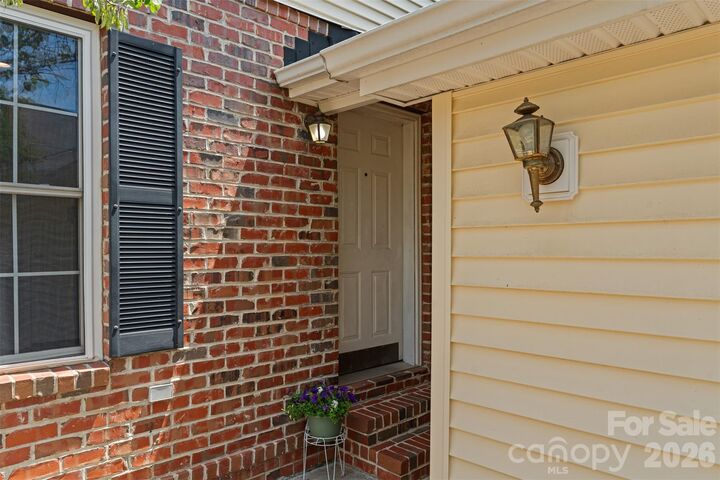 Property Photo:  7019 Walnut Ridge Court  NC 28217 