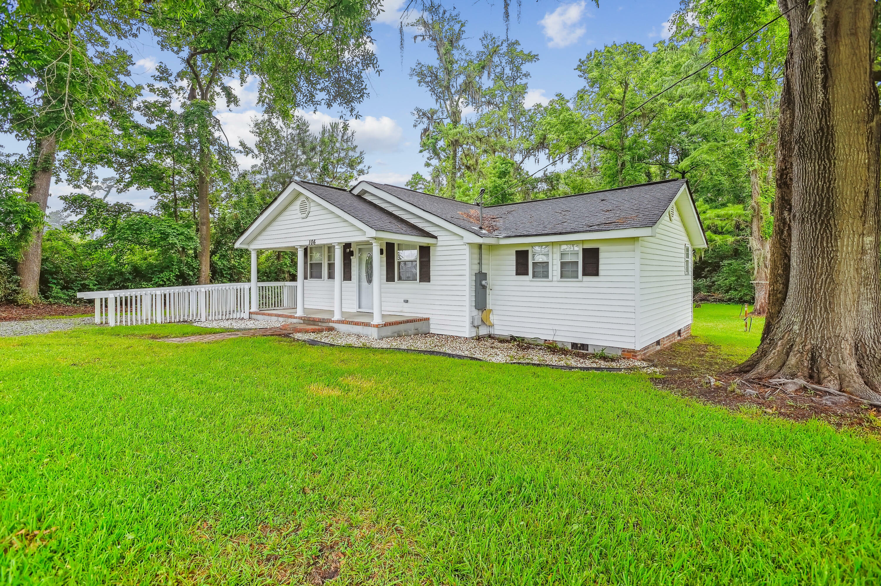 Property Photo: 106 N Pine Street SC 29483