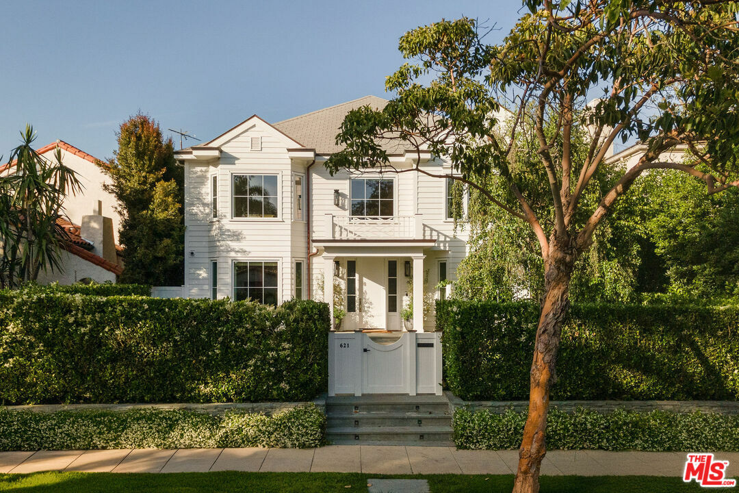 Property Photo: 621 21st Pl CA 90402