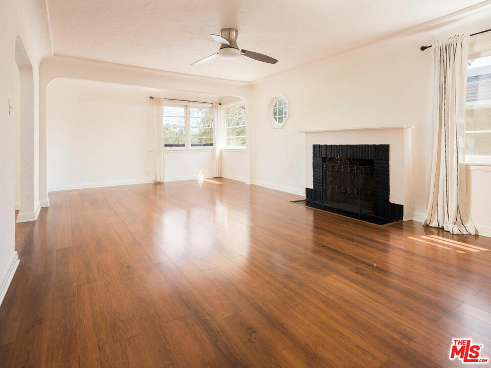 Property Photo: 2985 Sunnynook Dr CA 90039