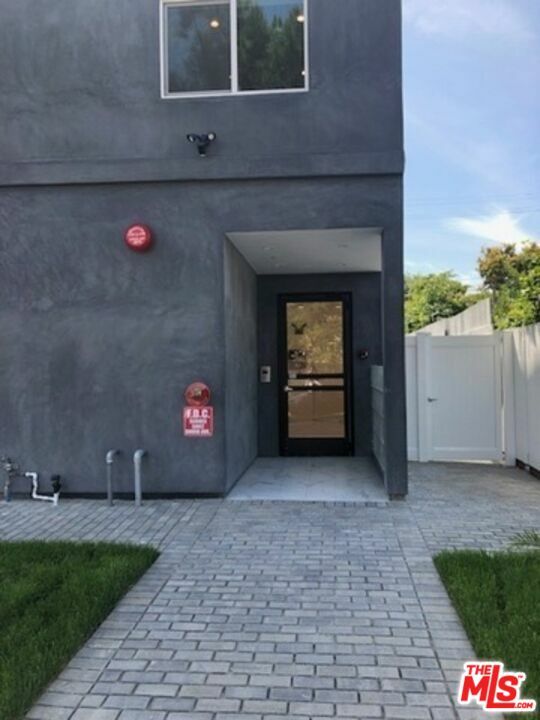 Property Photo: 5862 David Ave CA 90034