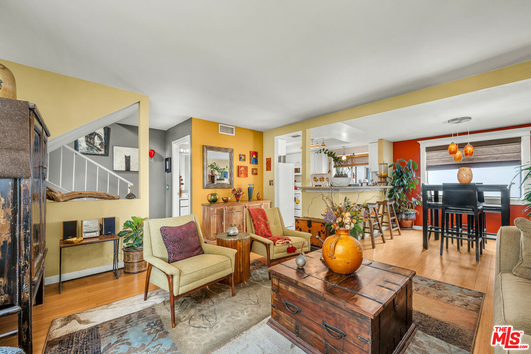 Property Photo: 14715 Saticoy St CA 91405