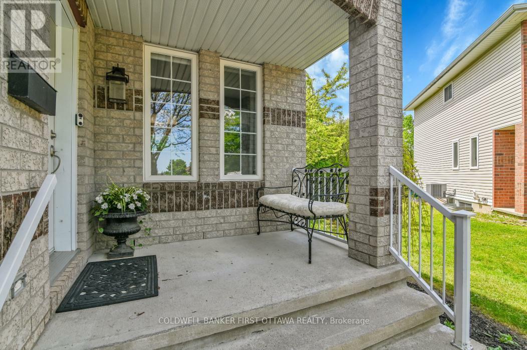 Property Photo: 89 Whalings Circle ON K2S 1S4